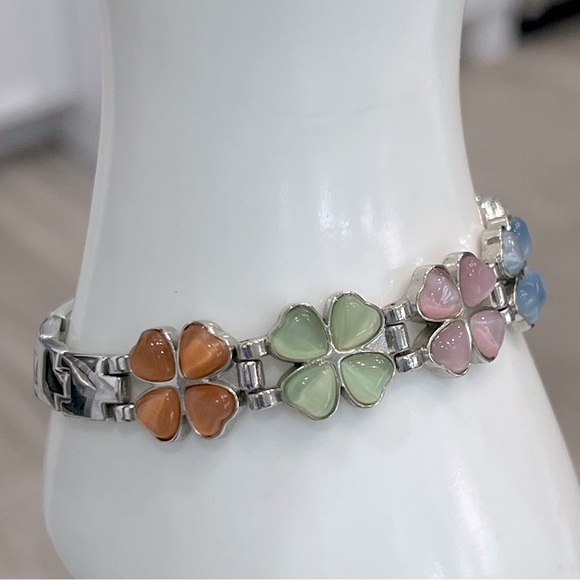 Multicolor Cat’s Eye Floral Magnetic Silver Bracelet - Picture 5 of 10
